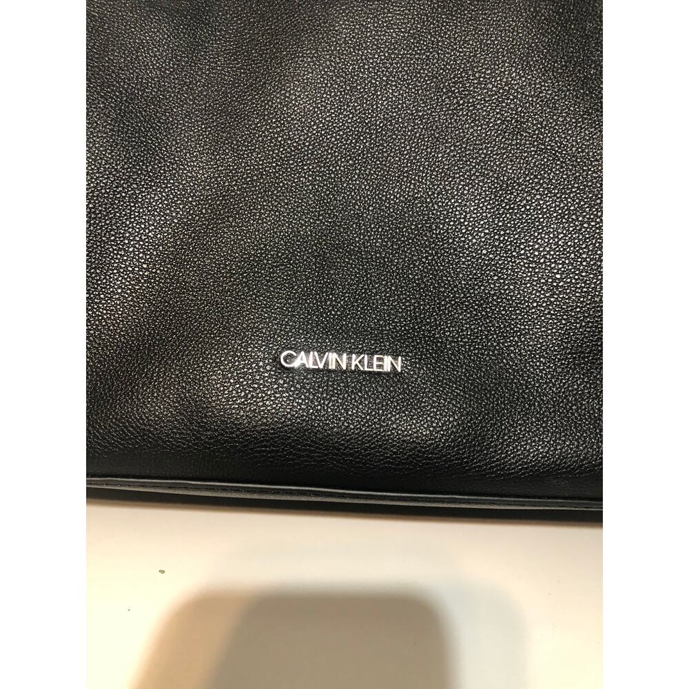 Calvin Klein Black Hailey Pebble Top Zip Silver Chain Sachet Bag - Picture 3 of 11